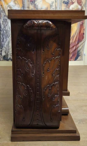 Bedeutendes Art-déco-Enfilade aus Nussbaum und Leder auf elegantem architektonischem Sockel — Sehr guter Zustand