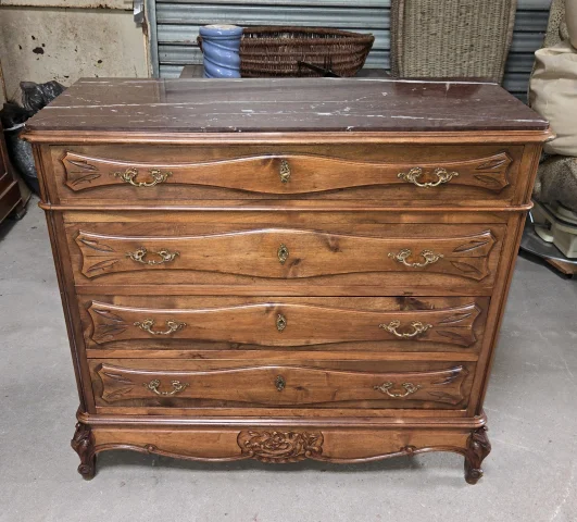 Commode provençale en noyer – Dessus marbre rouge - époque fin XIXeme — Bon état