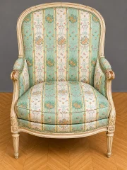 Louis XVI-style lacquered bergère – Floral fabric – Mid-20th century