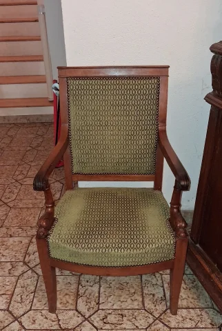 Empire Dolphin Armchair in Mahogany, Sculpted Console Armrests, Early 19th Century — Good condition