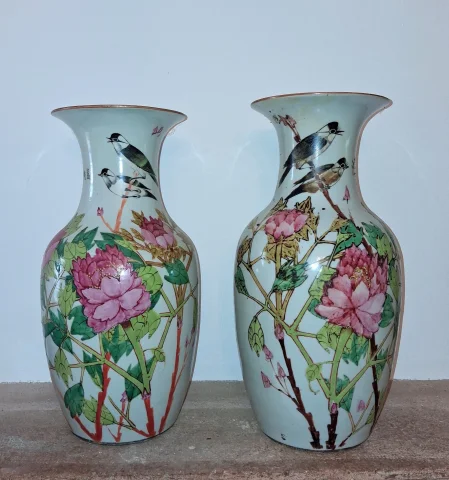 Pair of Large Chinese Porcelain Vases with Floral and Bird Decoration, 19th Century — Good condition