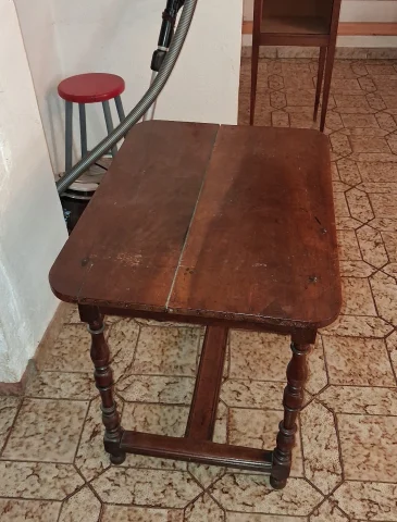 Table Cabaret En Noyer Massif D’Époque Louis XIII — Bon état