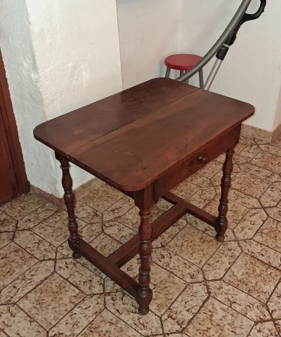 Table Cabaret En Noyer Massif D’Époque Louis XIII — Bon état