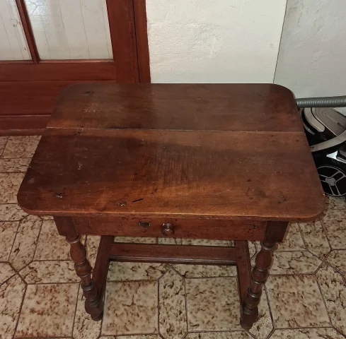 Table Cabaret En Noyer Massif D’Époque Louis XIII — Bon état