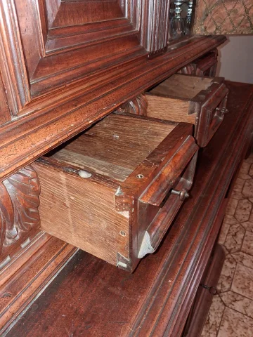 Kabinettschrank – Zweikorpus-Büfett im Renaissance-Stil aus Nussbaum, 17. Jahrhundert — Guter Zustand