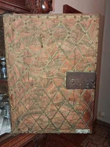Kabinettschrank – Zweikorpus-Büfett im Renaissance-Stil aus Nussbaum, 17. Jahrhundert — Guter Zustand