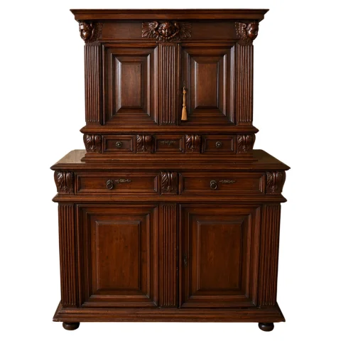 Kabinettschrank – Zweikorpus-Büfett im Renaissance-Stil aus Nussbaum, 17. Jahrhundert — Guter Zustand