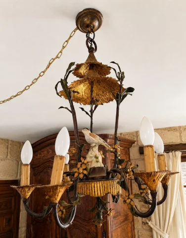 Naturalist Chandelier with Birds, Flowers and Foliage, Painted Sheet Metal and Saxony Porcelain, Art Nouveau — Good condition