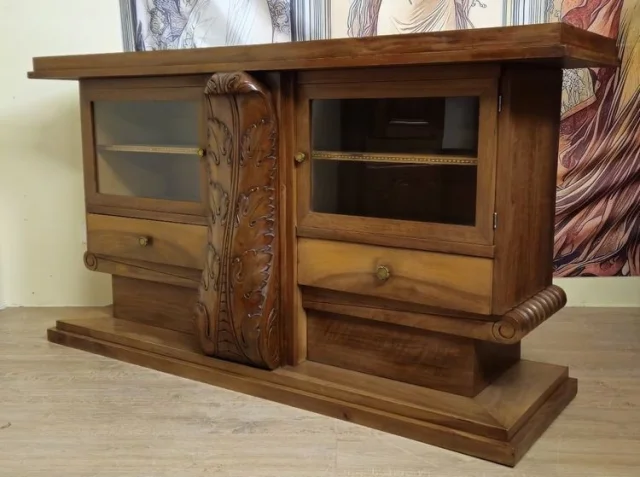 Art Deco walnut enfilade with sober, elegant architectural design, resting on a solid stepped base — Good condition