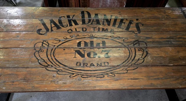 Industrial recycled wood dining table – Jack Daniel's Old Time Old No.7 Brand — Good condition