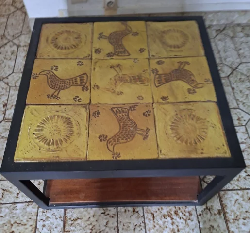 Low Table in Enamelled Ceramic and Black Metal, Stylised Bird Decoration, Circa 1960s–1970s — Good condition