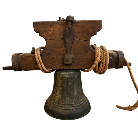 Antica Campana in Bronzo su Giogo in Legno con Ferrature Forgiate, Fine XVIII Secolo — Buono stato