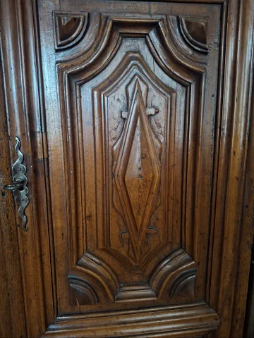 Armoire Louis XIII en Noyer Mouluré et Sculpté – XVIIe siècle — Bon état