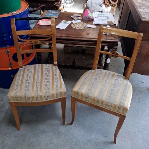 Paar Biedermeier-Stühle aus hellem Holz — Guter Zustand