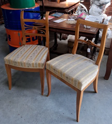 Paar Biedermeier-Stühle aus hellem Holz — Guter Zustand
