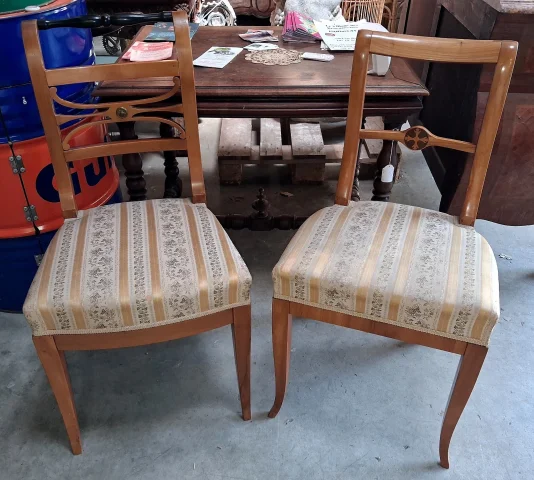 Paar Biedermeier-Stühle aus hellem Holz — Guter Zustand