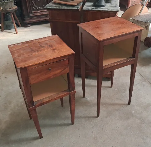 Pair of Louis XVI period bedside tables in walnut — Good condition