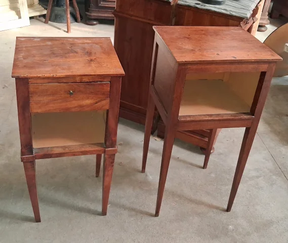Pair of Louis XVI period bedside tables in walnut — Good condition