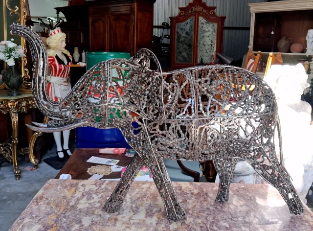 Elefante in catene di bicicletta saldate – Scultura contemporanea in metallo riciclato — Buono stato