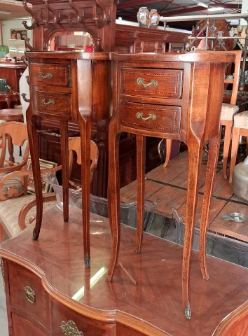 Pair of Louis XV-style drum bedside tables — Good condition