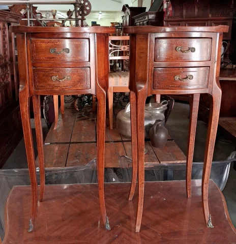 Pair of Louis XV-style drum bedside tables — Good condition