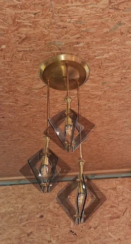 Design-Hängeleuchte aus Messing und Rauchglas – 1970er Jahre — Guter Zustand
