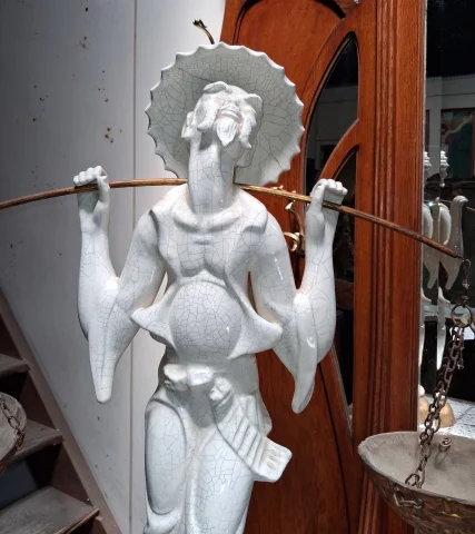 Grande statua Art Nouveau in ceramica craquelé e legno dorato — Buono stato