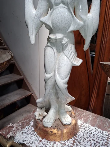 Grande statua Art Nouveau in ceramica craquelé e legno dorato — Buono stato