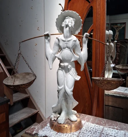Grande statua Art Nouveau in ceramica craquelé e legno dorato — Buono stato