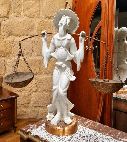 Grande statua Art Nouveau in ceramica craquelé e legno dorato — Buono stato