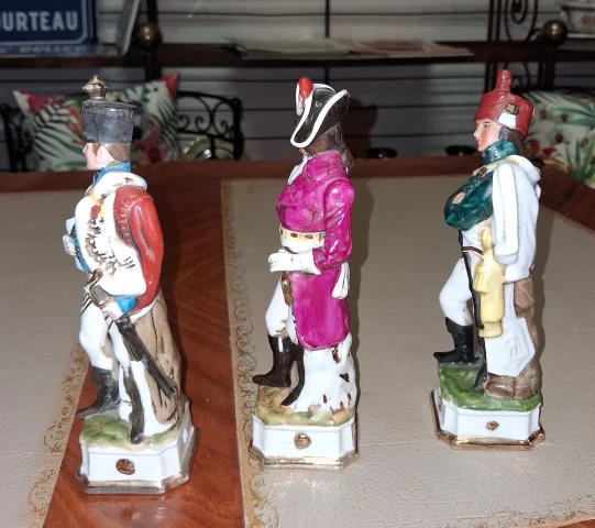 Germany: Suite of three Napoleonic subjects in polychrome porcelain — Good condition