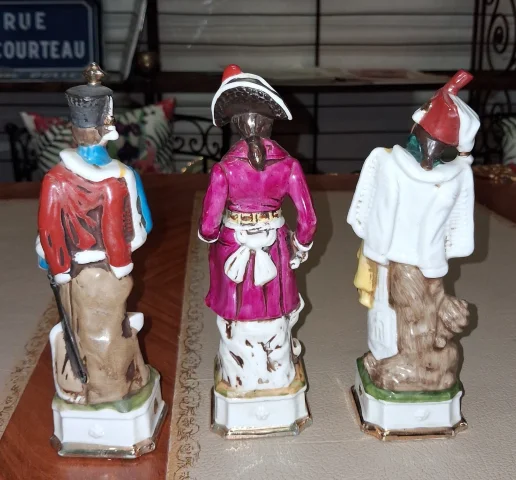 Germany: Suite of three Napoleonic subjects in polychrome porcelain — Good condition