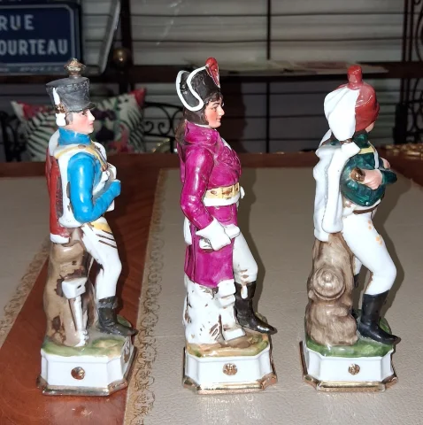 Germany: Suite of three Napoleonic subjects in polychrome porcelain — Good condition