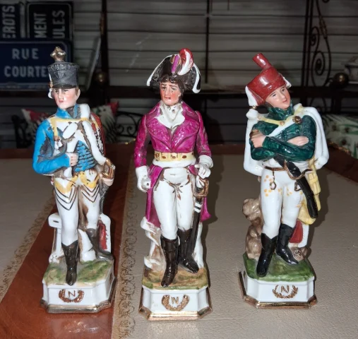 Germany: Suite of three Napoleonic subjects in polychrome porcelain — Good condition