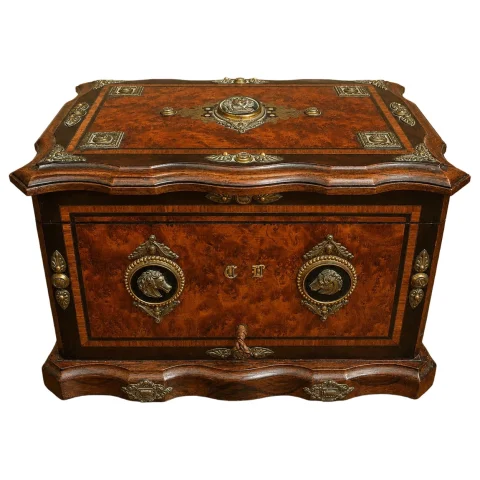 Cigar cabinet / Cigar box in burl wood and decorative bronze — Good condition