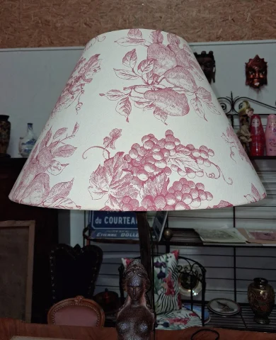 Large Art Nouveau Lamp with Female Figure in Patinated Cast Iron — Good condition