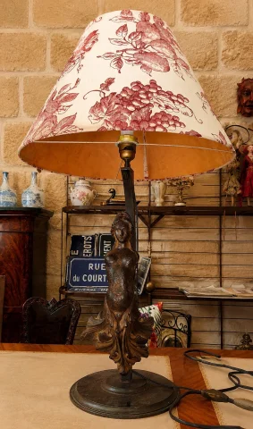 Large Art Nouveau Lamp with Female Figure in Patinated Cast Iron — Good condition