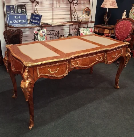 Grand bureau plat de style Luis XV — Buen estado