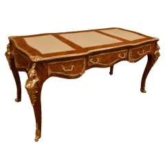 Grand bureau plat de style Luis XV