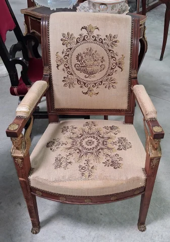 Fauteuil uit de Empire-periode in mahonie met Egyptische koppen, begin 19e eeuw — Goede staat