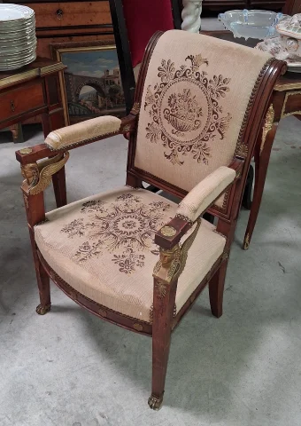Fauteuil uit de Empire-periode in mahonie met Egyptische koppen, begin 19e eeuw — Goede staat