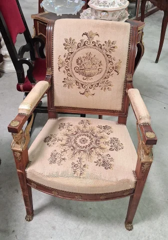 Fauteuil uit de Empire-periode in mahonie met Egyptische koppen, begin 19e eeuw — Goede staat