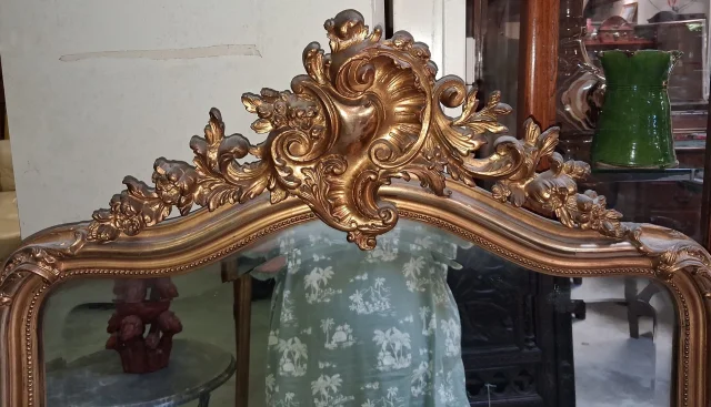 Grand miroir de cheminée de style Luis XV — Buen estado
