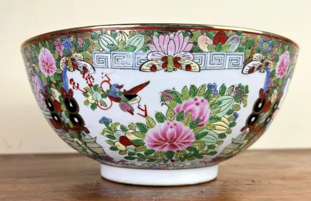 Chine fin XIXeme : Grand bol en porcelaine de Canton — Très bon état
