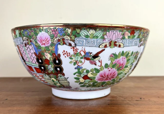 Chine fin XIXeme : Grand bol en porcelaine de Canton — Très bon état