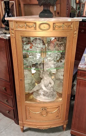 Louis XVI Lacquered and Gilt Corner Display Cabinet, 20th Century — Good condition