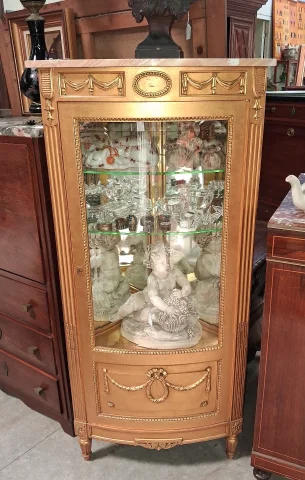 Louis XVI Lacquered and Gilt Corner Display Cabinet, 20th Century — Good condition