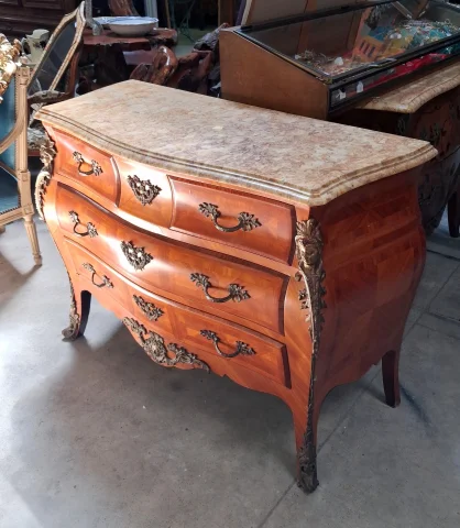 Bombe-front Louis XV style commode in marquetry, marble top — Good condition