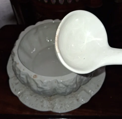Trompe-l'œil Italian Faience Soup Tureen in the Form of a Pumpkin — Good condition