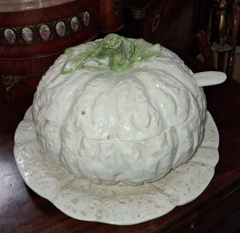 Trompe-l'œil Italian Faience Soup Tureen in the Form of a Pumpkin — Good condition
